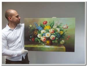 schilderij groot bloemboeket op tafel met veel groentinten